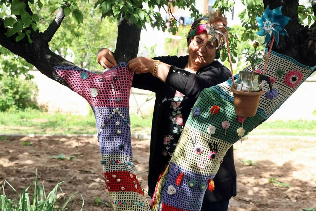 Evde sıkılanlara müjde: Bahçenizi böyle güzelleştirebilirsiniz! Elindeki iplerle bakın neler yaptı... 8